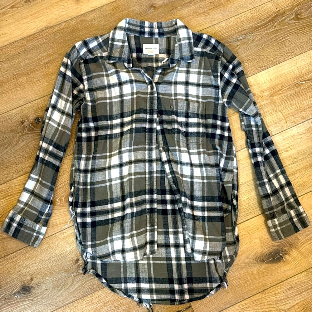 AE oversized distressed flannel XS